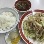 栄龍 - 肉野菜炒め定食