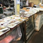 倉井ストアー - お惣菜ズラリ