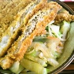 三角食堂 - カツの下には野菜炒めが・・・