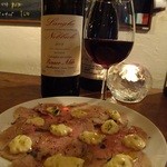 クオーレ・フォルテ - ネッピオーロノカジュアルはこんな感じぃ。トンナートソースを使ったピエモンテの郷土料理、赤ワインビネガーに染められたピンクがキレイでしょぉ～。