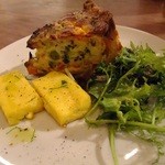 クオーレ・フォルテ - キッシュ、美味しく作るの結構大変。生地もアパレイユも具も焼きも。。。でもホントおいしかったです、ワインと卵チーズは素晴らしい。