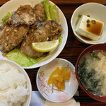 くい亭 - ブリの唐揚げ定食 ¥650
