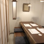 Nakameguro Naitou - 個室が一つだけございます。最大4名様。大事な接待から会食まで幅広くご利用いただけます