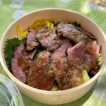 古泉閣 - タレは食べる時にかけます
      おろしの和風ソース