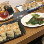 GYOZA8 - オリジナル餃子と大葉と梅の餃子ときゅうり！