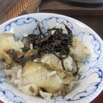 釜めしや 幸右ェ門 - あわびがいっぱい。ひじきをのせてもおいしい