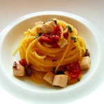 アンティカ オステリア デル ポンテ - 真カジキとブラックオリーブ、セミドライトマトで和えたスパゲッティーニ