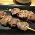 下総屋 - 串焼き（レバーと砂肝）