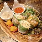 무코쿠세키 푸도 앤도 바 에토와루 - 생춘권 800엔