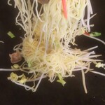 お好み焼き まりや - 炒め中。