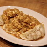 餃子とスパークリング バブルス - 揚げ餃子