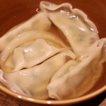 餃子とスパークリング バブルス - 水餃子