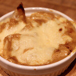 餃子とスパークリング バブルス - カレーグラタン餃子