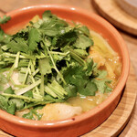 餃子とスパークリング バブルス - パクチー炊き餃子