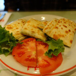 トルコレストラン イスタンブールGINZA - ランチセットB：ギョズレメ（ほうれん草とチーズのクレープ料理）（1200円）