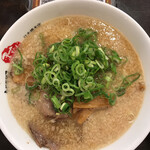 ますたにラーメン - ラーメン固め背脂多め