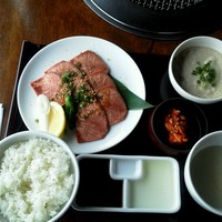 焼肉トラジ PARAM カレッタ汐留店 - たん塩とろろセット