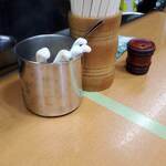 加賀 - テープで7人分仕切られている