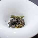 プレゼンテ スギ - 2020.5 房総地鶏炭火焼き 大蒜 ケッパー ローズマリー素揚げ