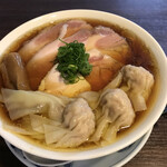 らぁ麺 紫陽花 - 醤油わんたん麺、大盛