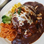 ハンバーグ大地 - 牛スジデミグラスソースハンバーグ1290円 半ライスに変更で温泉卵つき。美味しすぎる。