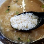 らーめん 鈴音 - お茶碗では食べづらいので丼に煮干し飯を入れちゃいました！