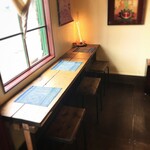 チャントルーズ - 窓側カウンター席