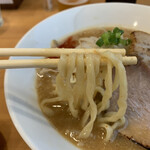 らーめんはや川 - 麺は中太平打ち手もみ麺