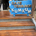 Cafe terrce Kum Kum - 階段上がって二階