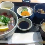 Marushin - 海鮮丼(1380円)