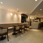 MOON & BACK Ramen Bar & Branch Cafe - インテリア