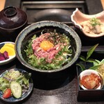 【ご予約優先・限定10食】黒毛和牛炙りユッケ丼ランチ 