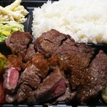 Nakameguro Guriru - 牧草で育った豪産牛リブロースのステーキ弁当(リブロース150g・ご飯200g) 2000円、ご飯大盛り 100円