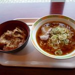 上郷サービスエリア(下り線)たべりん横丁 - ラーメンと豚丼セット