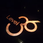 レストラン＆バー Level 36 - ☆入口の床には照明でお店のロゴと名前が…☆