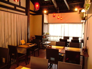 ここちもなか - 2階テーブル席