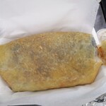 ロックンロール ブリトー - これが　“チミチャンガ”
      揚がった生地のスケスケ具合　分かる？
      右端のハミしっぽ　さっきから気になってたでしょ？