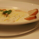 自家燻製の温かいモッツァレラチーズ