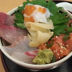 ごはん処 藤井堂 - ミニ海鮮丼 ※角度を変えて拡大(2020.05.22)