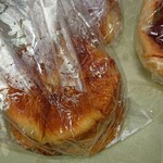 オーロール 東城屋 - 切り株の様なのは￥238、クリームホーンは￥140