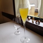La Tourelle - シャンパンと八朔ジュースのカクテル