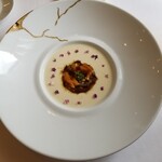 La Tourelle - ホワイトアスパラガスの冷製スープ オマール海老 雲丹 甲殻類のジュレ