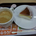 ファーストキッチン - チーズケーキとコーヒー