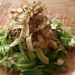 Fried burdock and avocado smoked oil salad