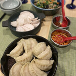 イチリン ハナレ - 餃子と蒸し鶏