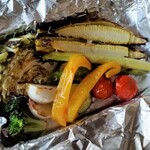 Pittsuriagurande - いろいろ野菜の窯焼き。お野菜はそれぞれ２つずつですが、これで一人前です。おすすめです。