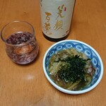 りょうりや 御旅屋 - ホタルイカとキャベツのさっと煮で一杯！
      "笑顔百薬"は特別ゲストです！(笑)