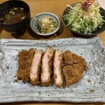 キッチン美味小家 - 六白黒豚 熟成上ロースかつ定食 ¥2,320- (税込)