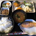 ヒロミ - ヒロミ本店さんの鮭朝定食500円。