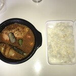 SAMA - あっさりスープ　チキンカレー（1,300円）